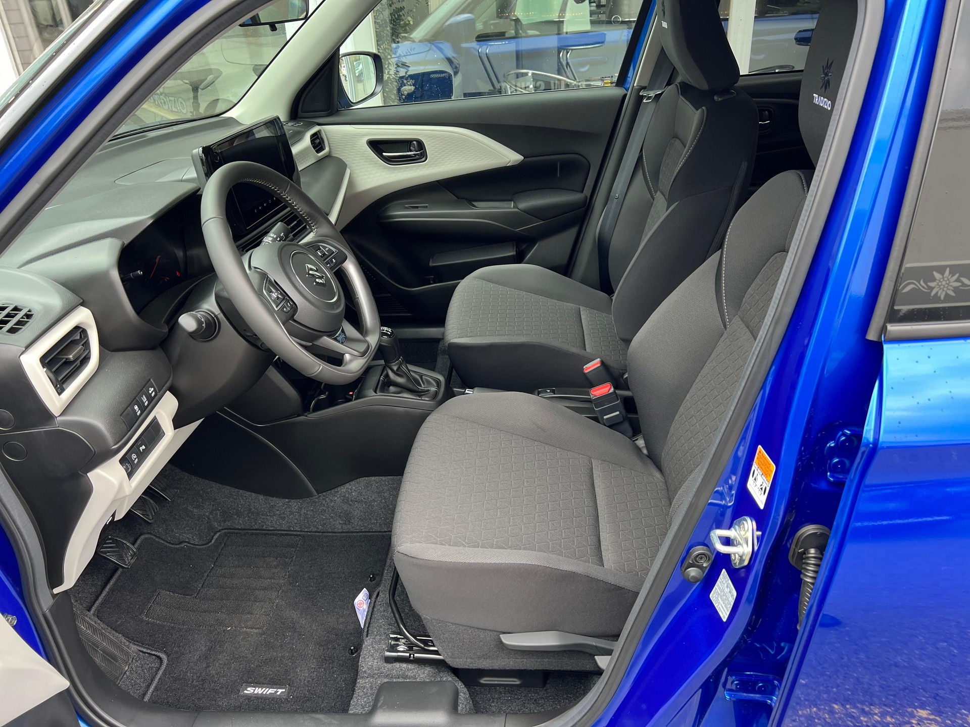 SUZUKI Swift 1.2 Tradizio Hybrid 4x4-image-6