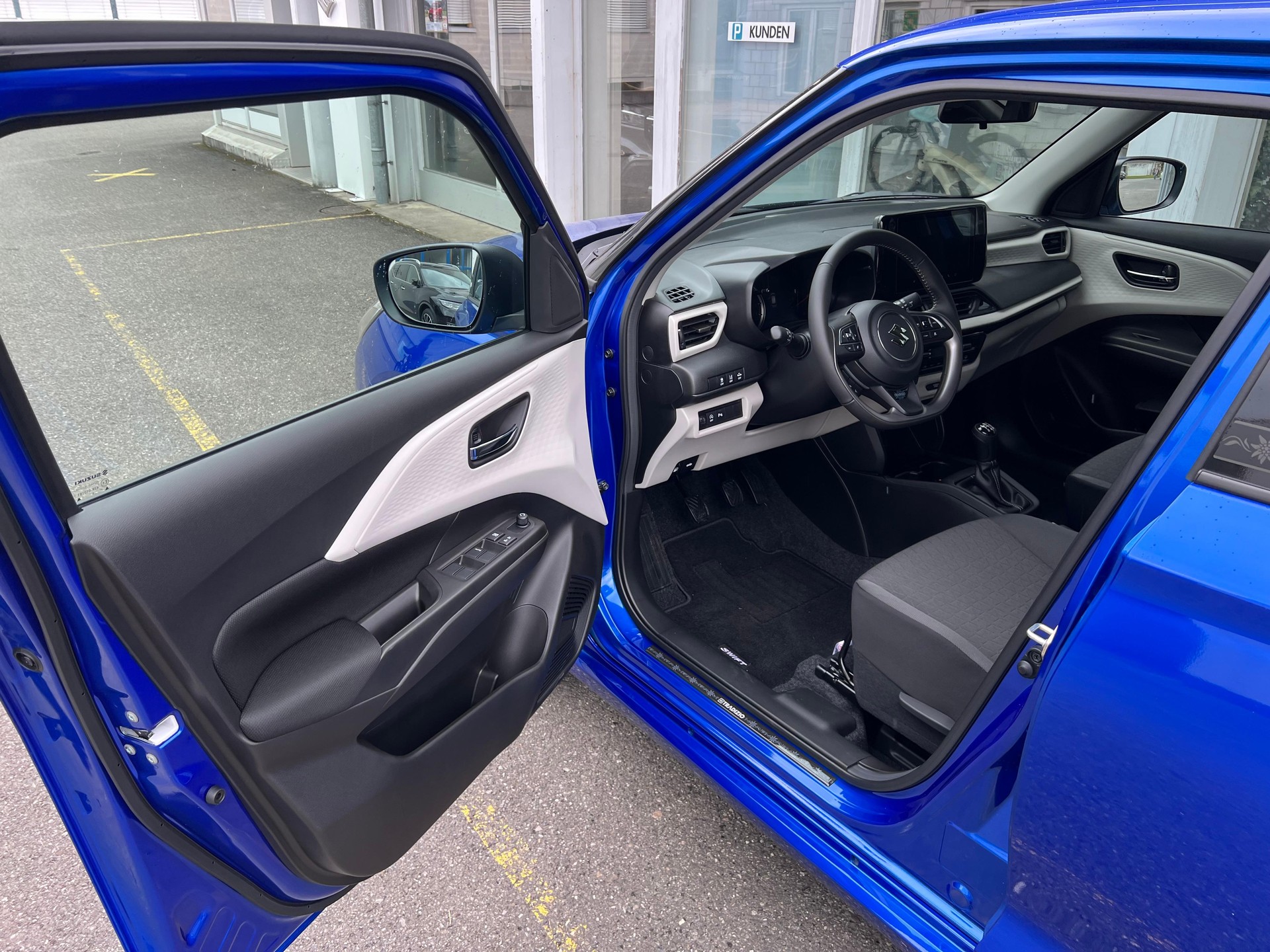 SUZUKI Swift 1.2 Tradizio Hybrid 4x4-image-5