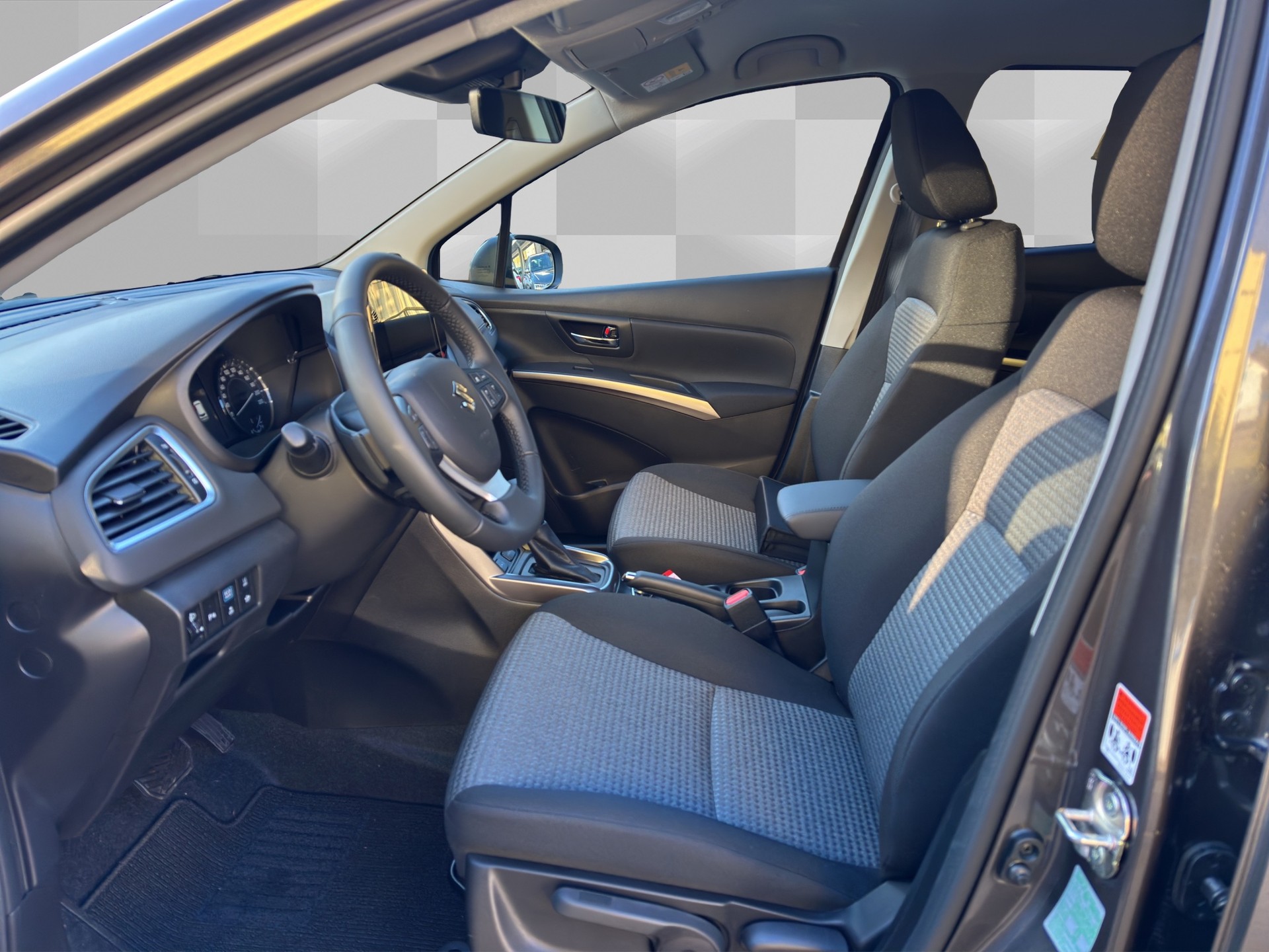 SUZUKI S-Cross 1.5 Compact+ Hybrid-image-4
