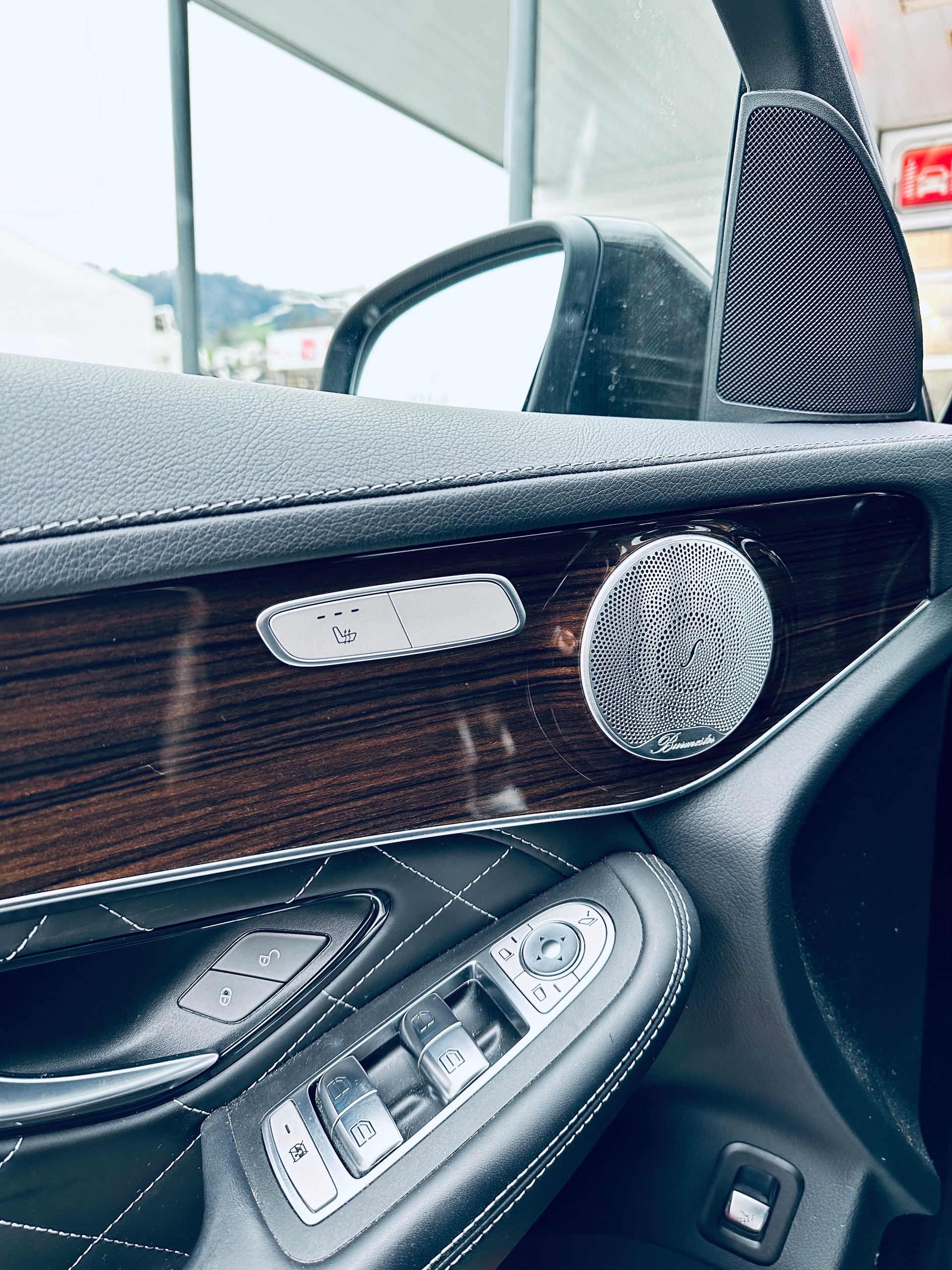 MERCEDES-BENZ GLC 250 AMG Line 4Matic 9G-Tronic-image-5