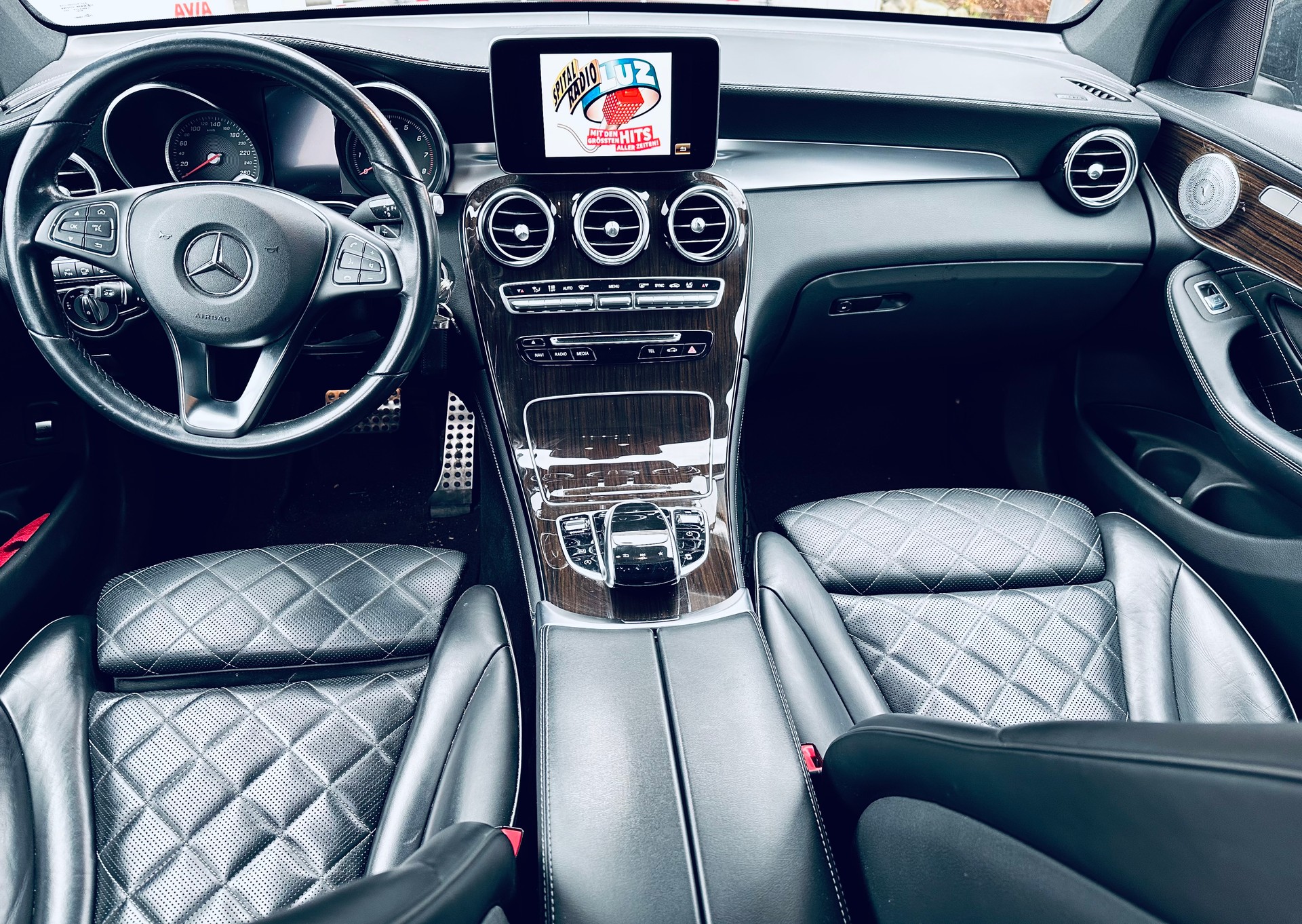 MERCEDES-BENZ GLC 250 AMG Line 4Matic 9G-Tronic-image-3
