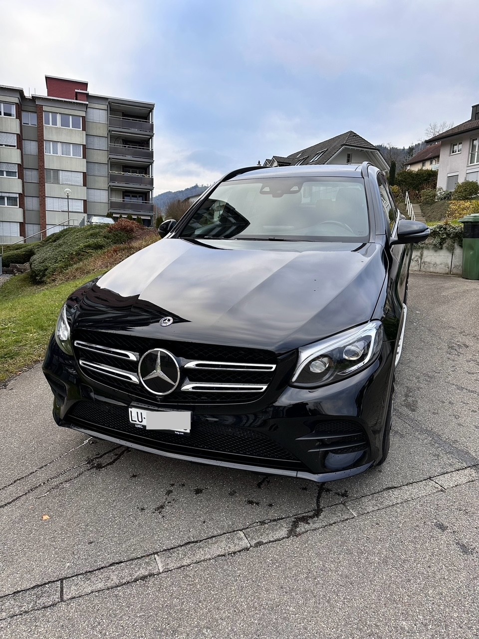 MERCEDES-BENZ GLC 250 AMG Line 4Matic 9G-Tronic-image-0