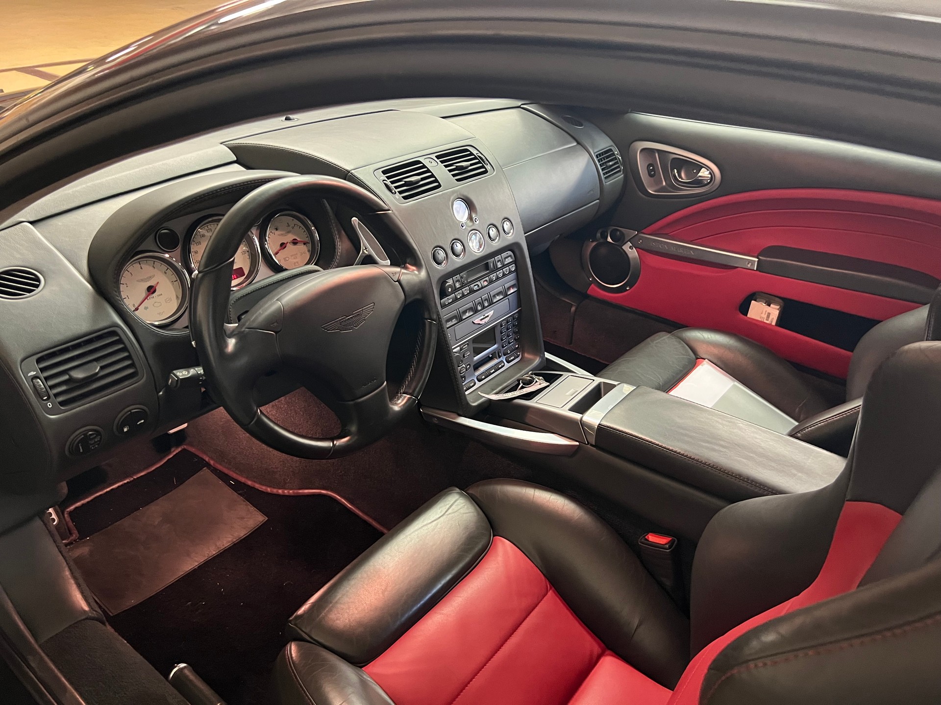 ASTON MARTIN Vanquish S V12, 2+2, Swiss Delivery-image-5
