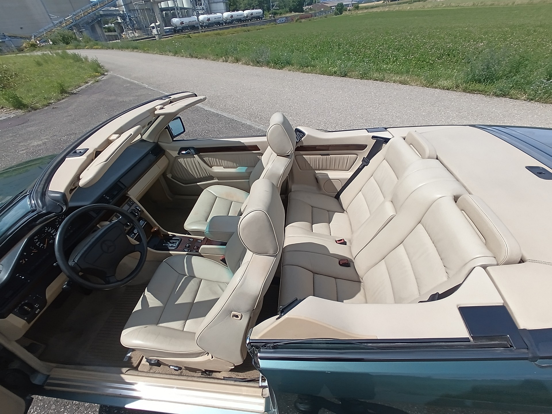 MERCEDES-BENZ 300 CE-24 Cabrio-image-4