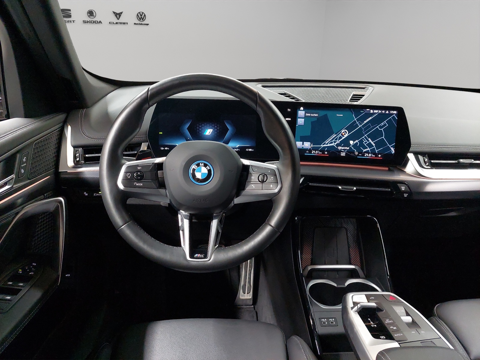 BMW iX1 xDrive 30-image-6