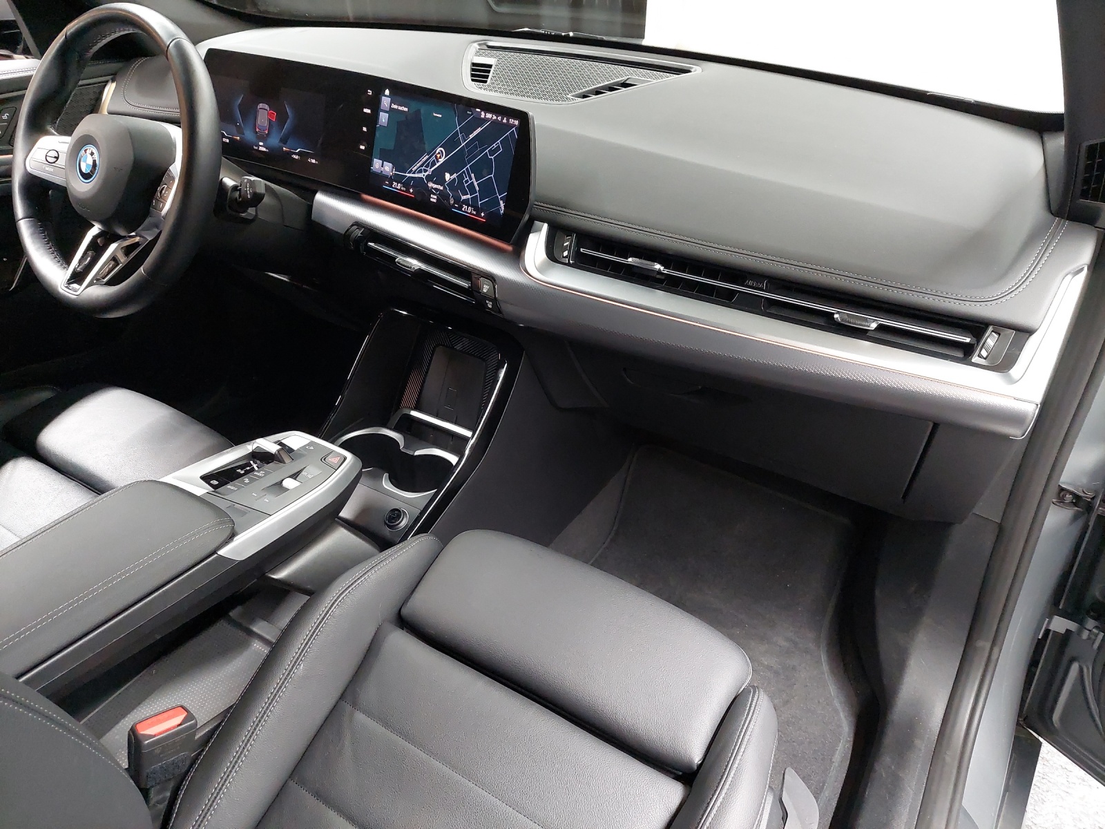 BMW iX1 xDrive 30-image-9