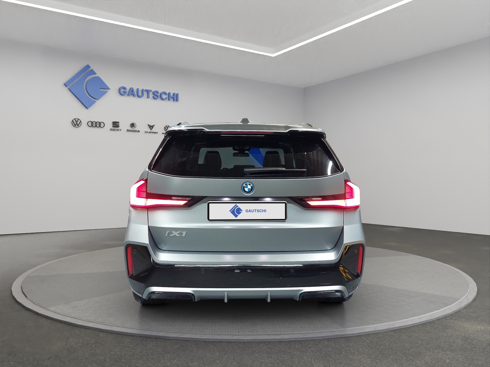 BMW iX1 xDrive 30-image-3