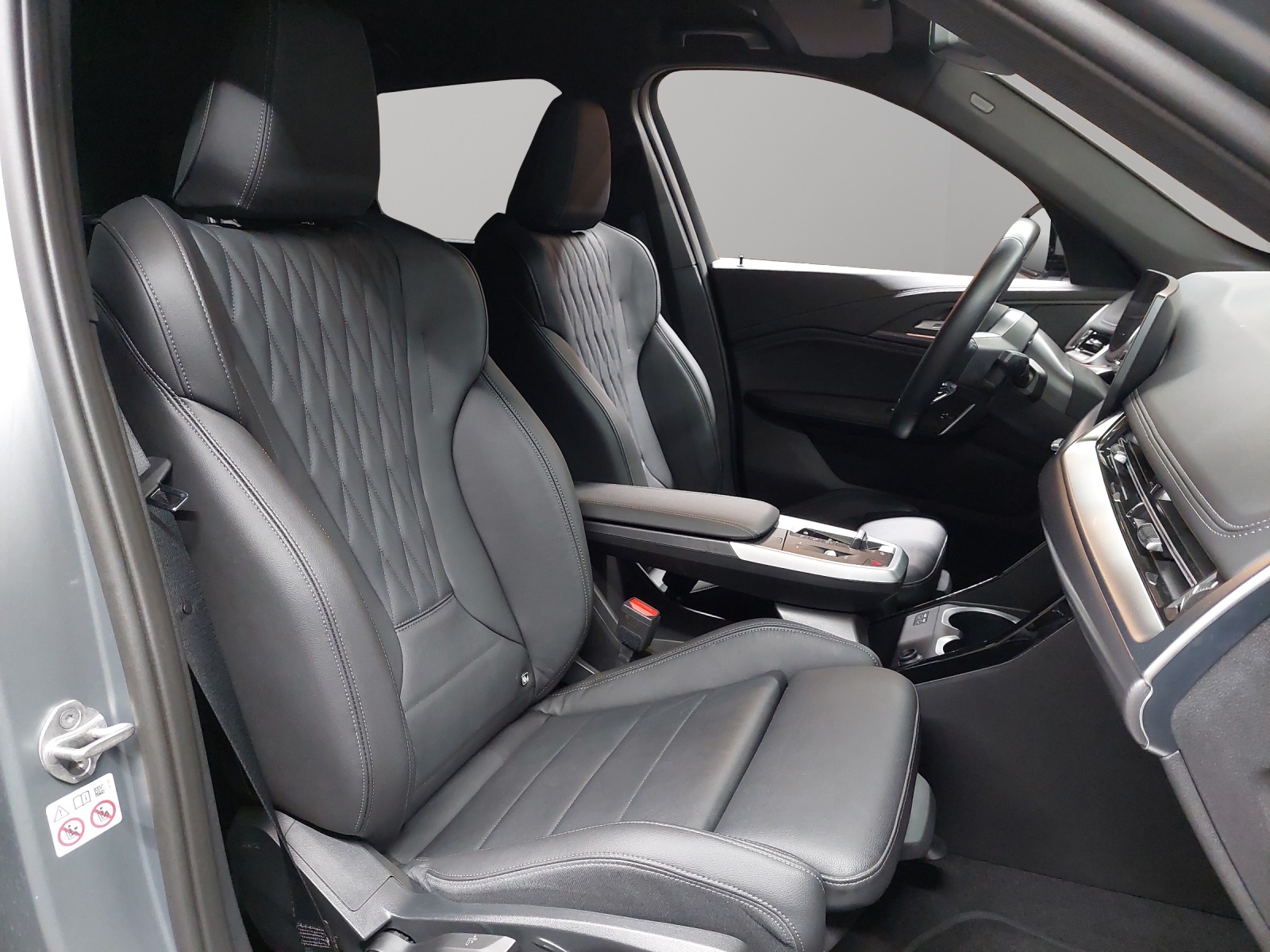 BMW iX1 xDrive 30-image-8