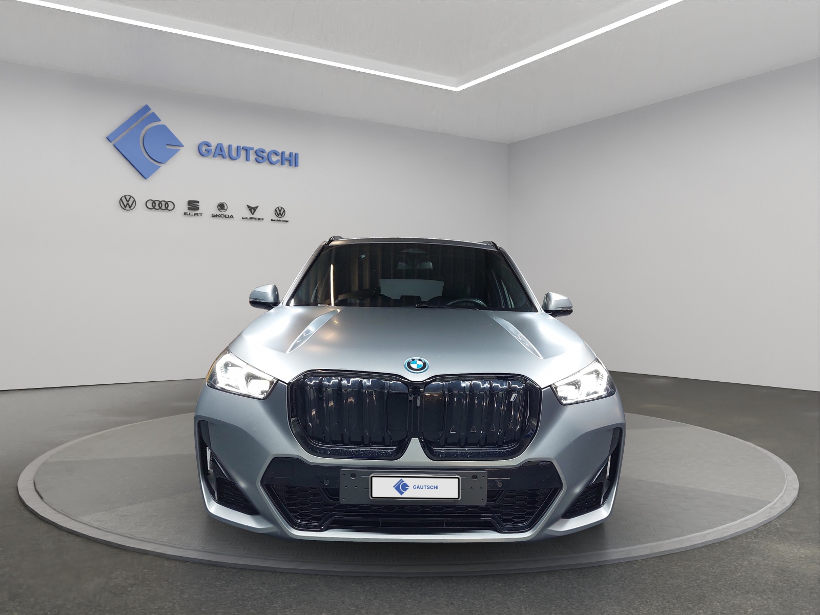 BMW iX1 xDrive 30-image-4