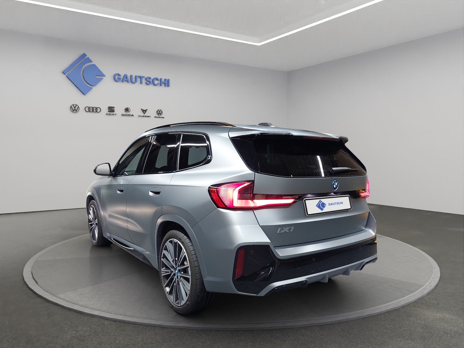 BMW iX1 xDrive 30-image-2