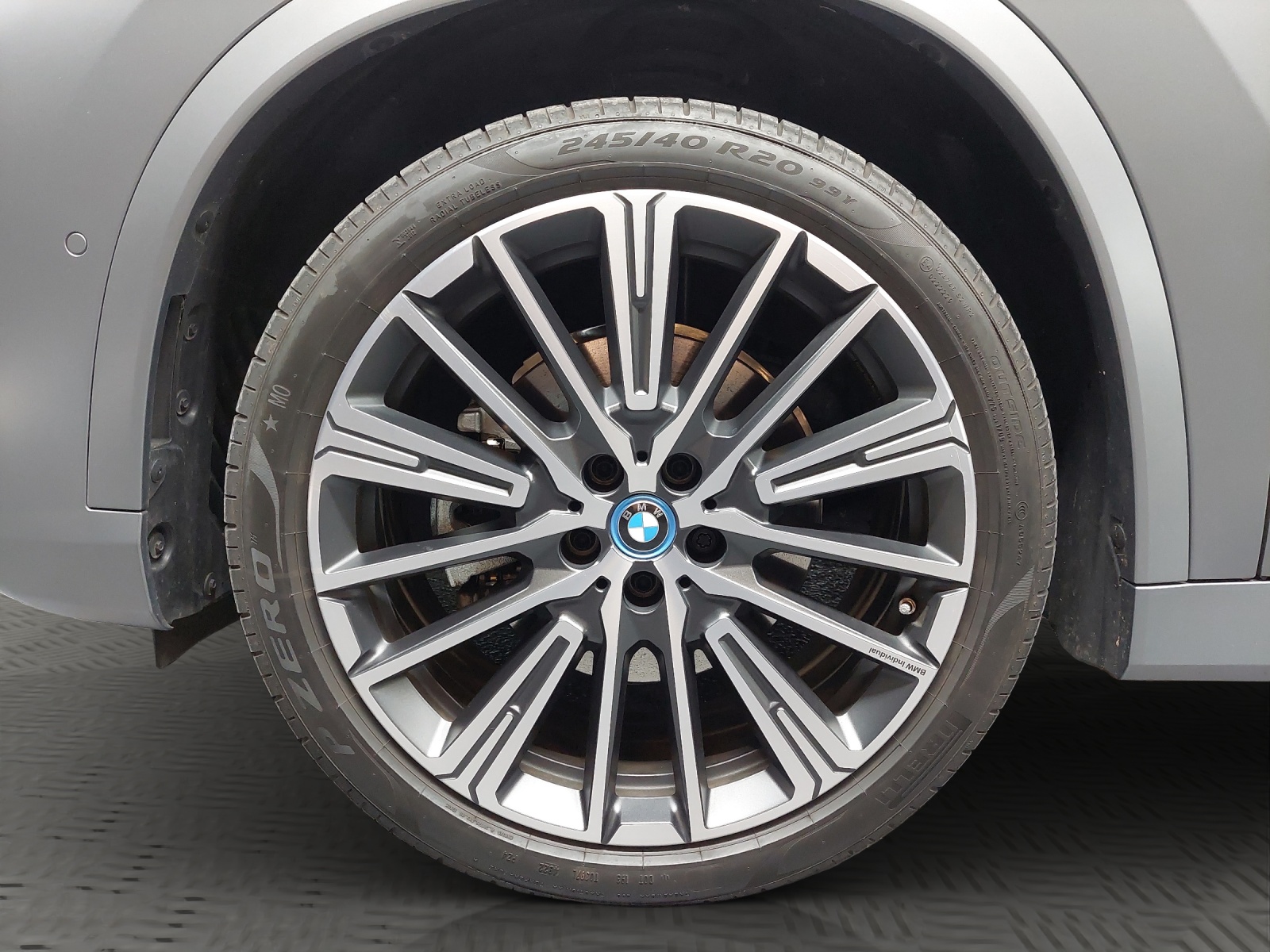 BMW iX1 xDrive 30-image-11