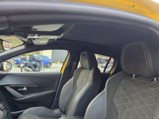 PEUGEOT 208 1.2 PureT GTPack EAT8-image-10