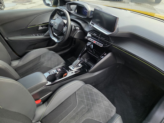 PEUGEOT 208 1.2 PureT GTPack EAT8-image-7