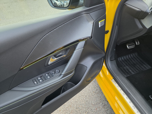 PEUGEOT 208 1.2 PureT GTPack EAT8-image-11