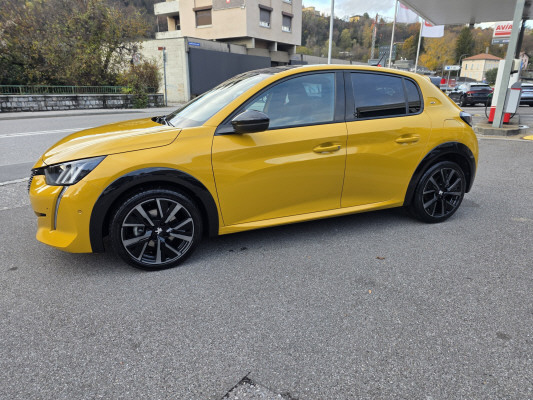 PEUGEOT 208 1.2 PureT GTPack EAT8-image-5