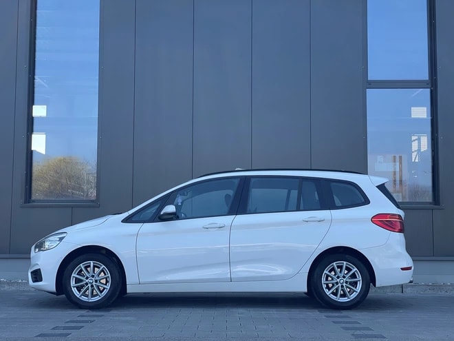 BMW 218d xDrive Gran Tourer Sport Line Steptronic-image-8