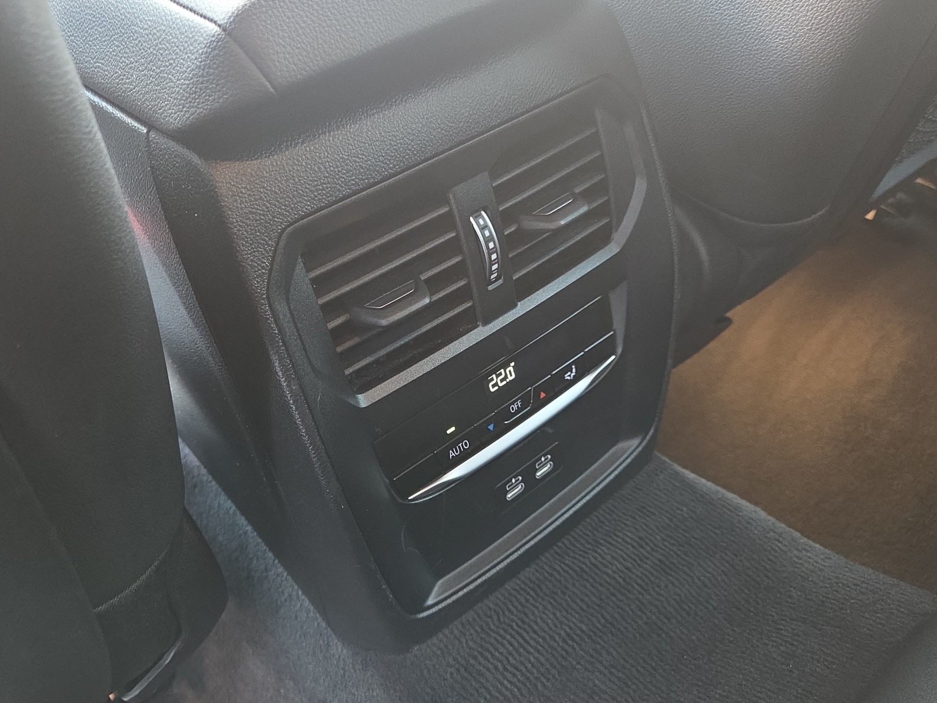 BMW 320d xDrive 48V Touring Steptronic-image-14