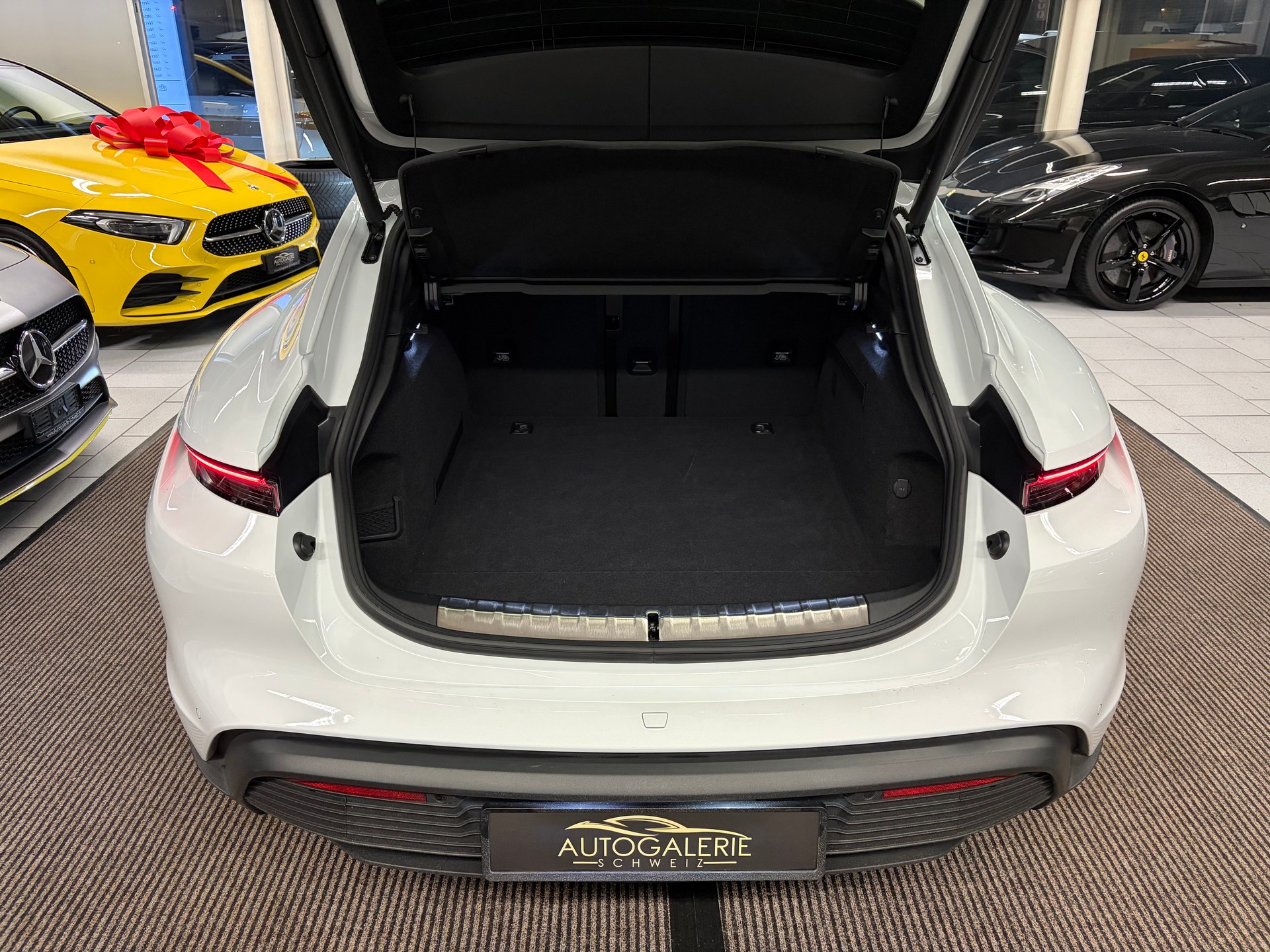 PORSCHE Taycan 4S Sport Turismo | Performance Plus 93.4 kWh | Panorama | Sport-Chrono | Memory |-image-24