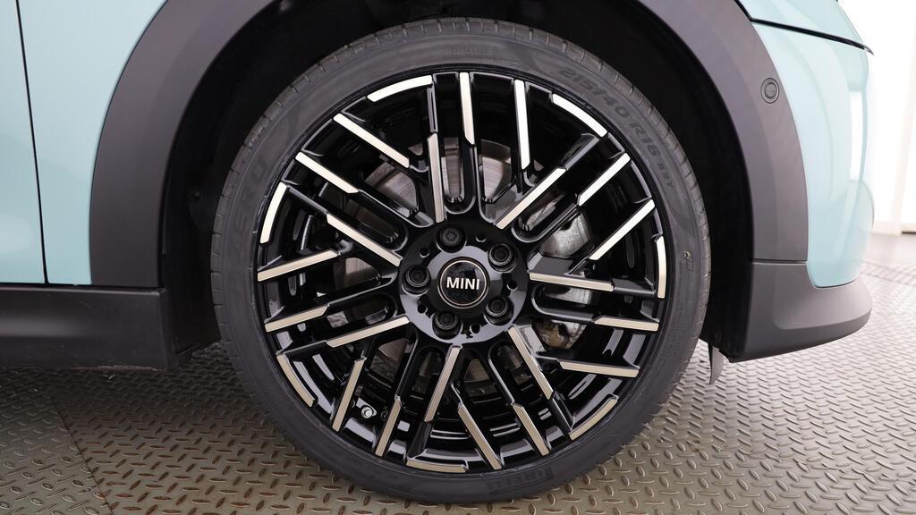 MINI Cooper S Cabrio-image-8