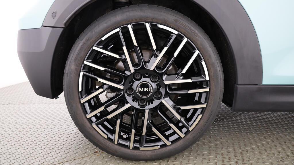 MINI Cooper S Cabrio-image-10