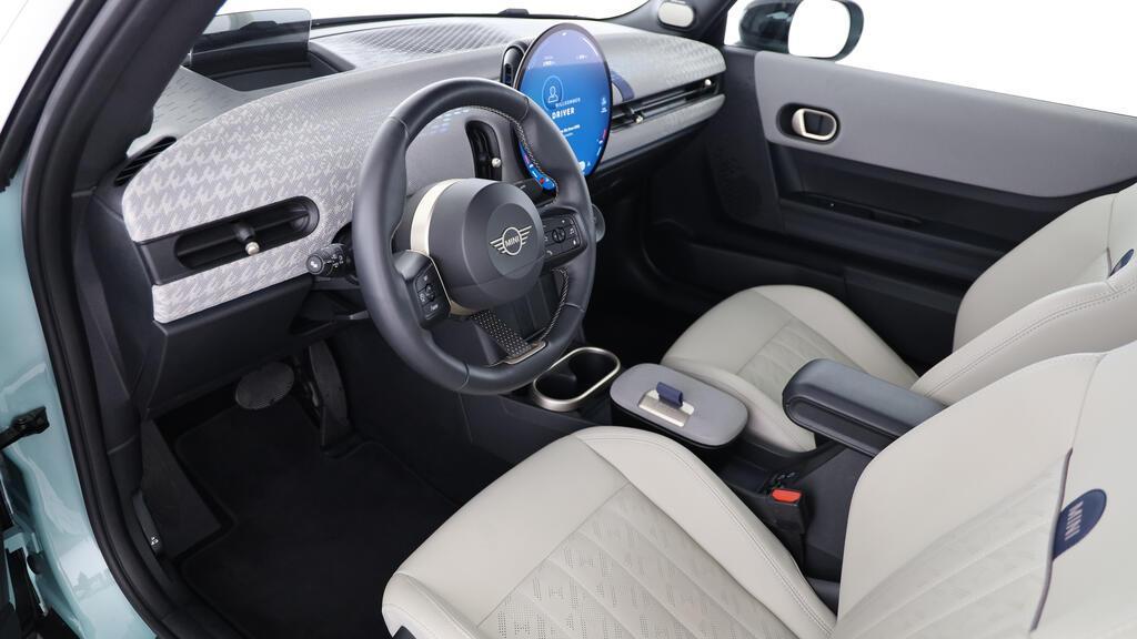 MINI Cooper S Cabrio-image-16