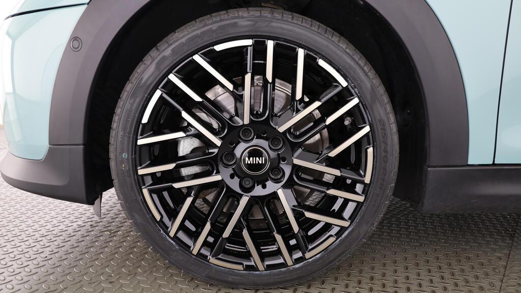MINI Cooper S Cabrio-image-7
