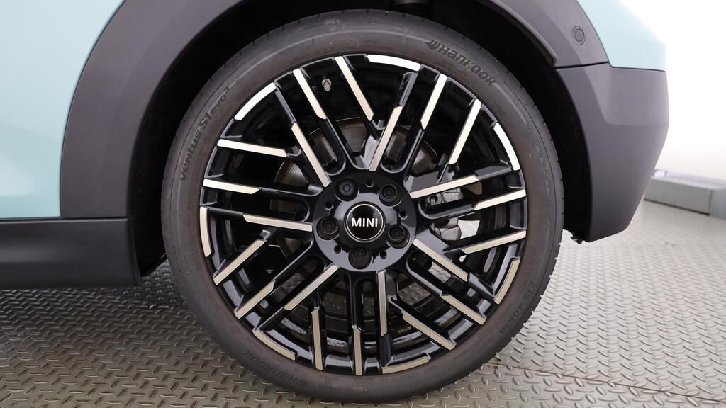 MINI Cooper S Cabrio-image-9