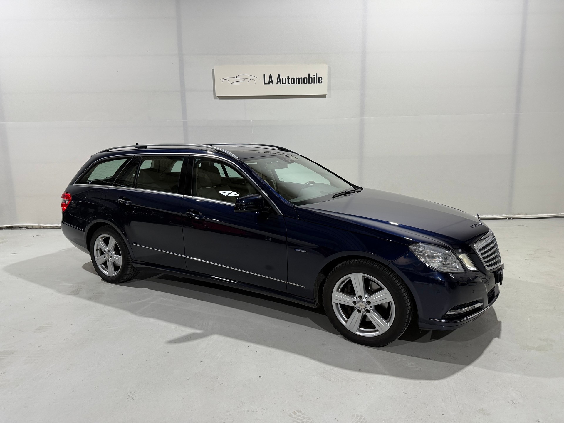 MERCEDES-BENZ E 350 CGI BlueEfficiency Elégance 4Matic 7G-Tronic-image-5