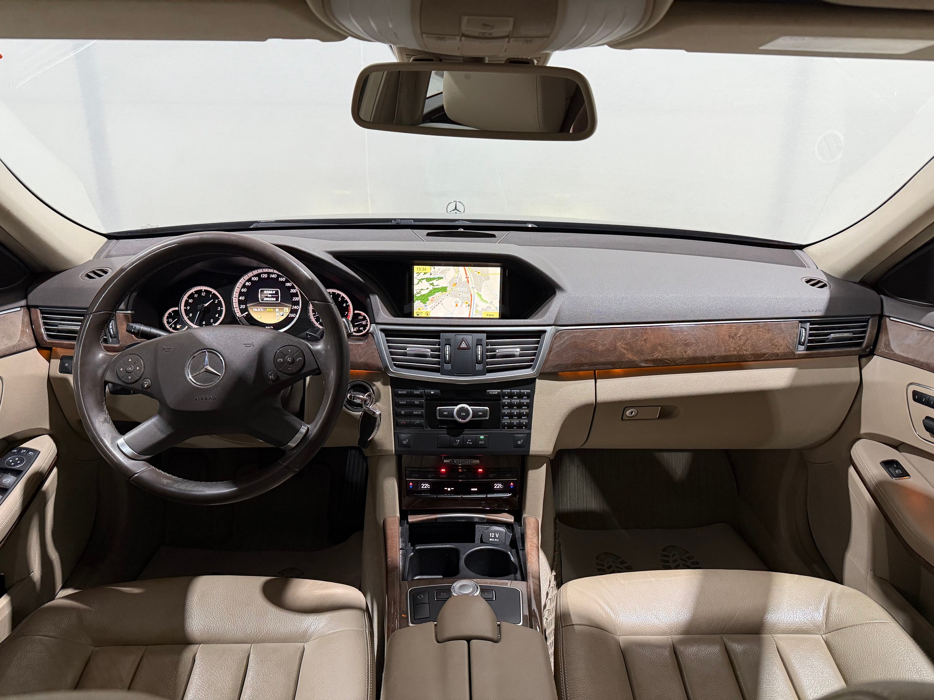 MERCEDES-BENZ E 350 CGI BlueEfficiency Elégance 4Matic 7G-Tronic-image-9