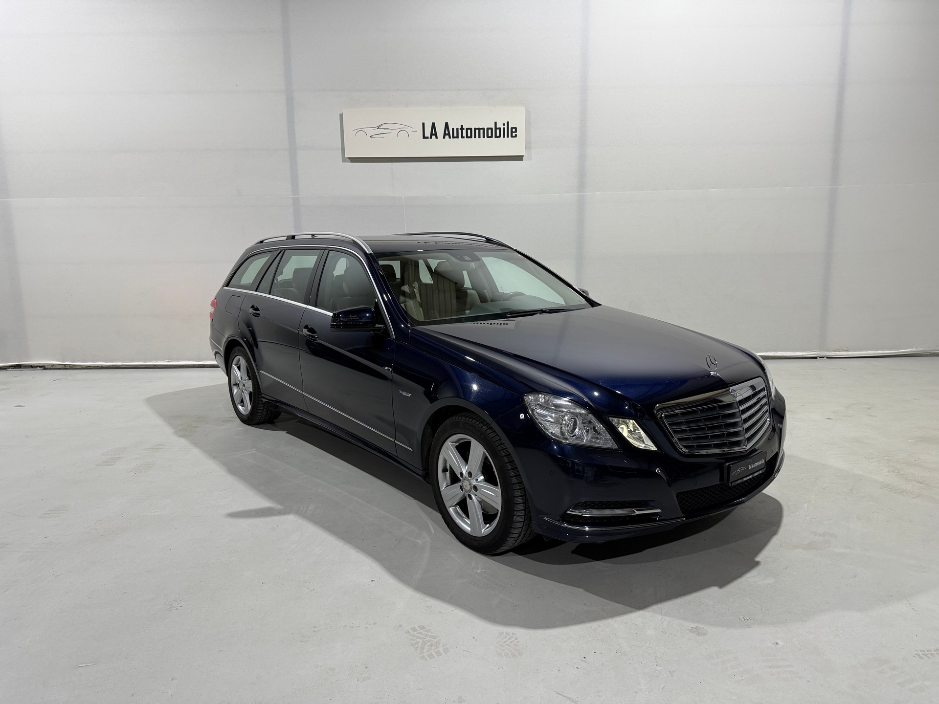 MERCEDES-BENZ E 350 CGI BlueEfficiency Elégance 4Matic 7G-Tronic-image-4