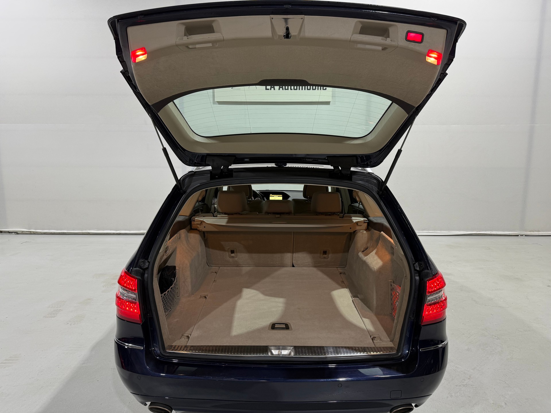 MERCEDES-BENZ E 350 CGI BlueEfficiency Elégance 4Matic 7G-Tronic-image-8