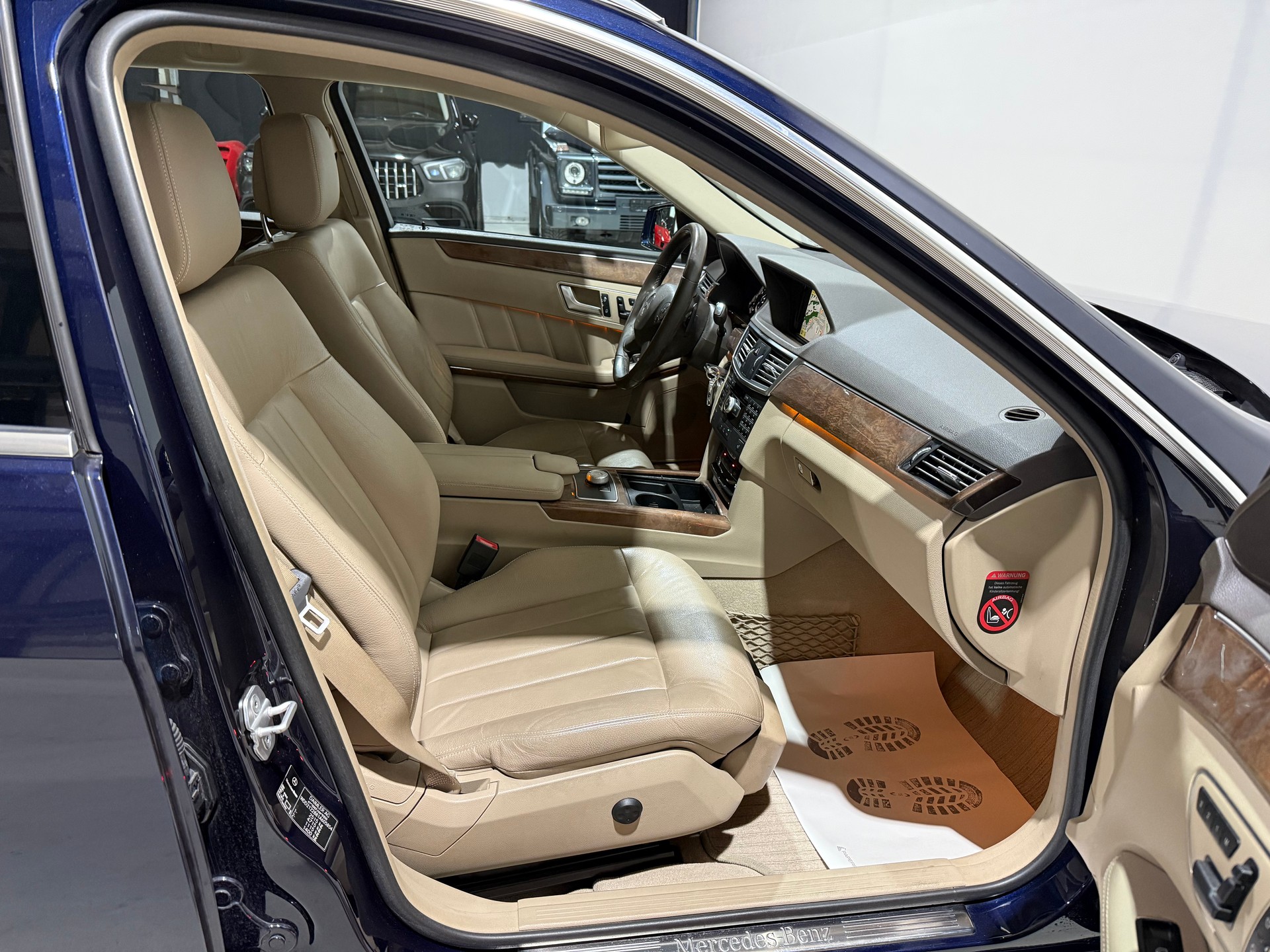 MERCEDES-BENZ E 350 CGI BlueEfficiency Elégance 4Matic 7G-Tronic-image-11