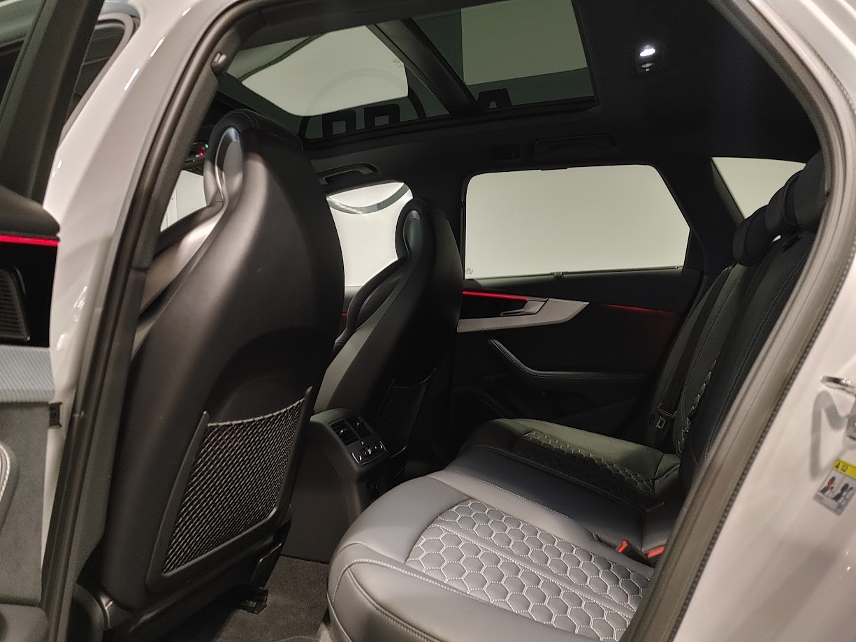 AUDI RS4 Avant quattro tiptronic-image-10