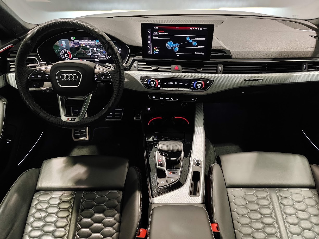 AUDI RS4 Avant quattro tiptronic-image-11