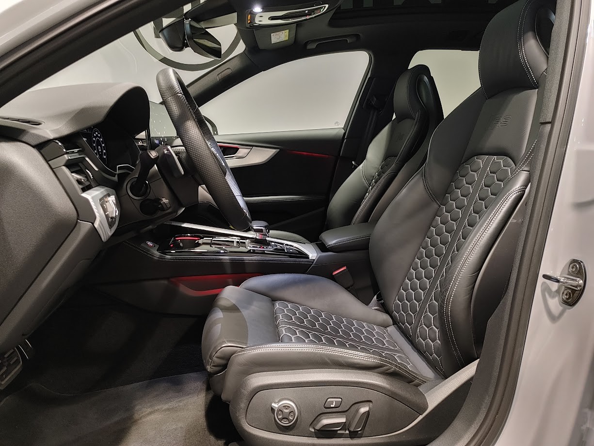 AUDI RS4 Avant quattro tiptronic-image-3
