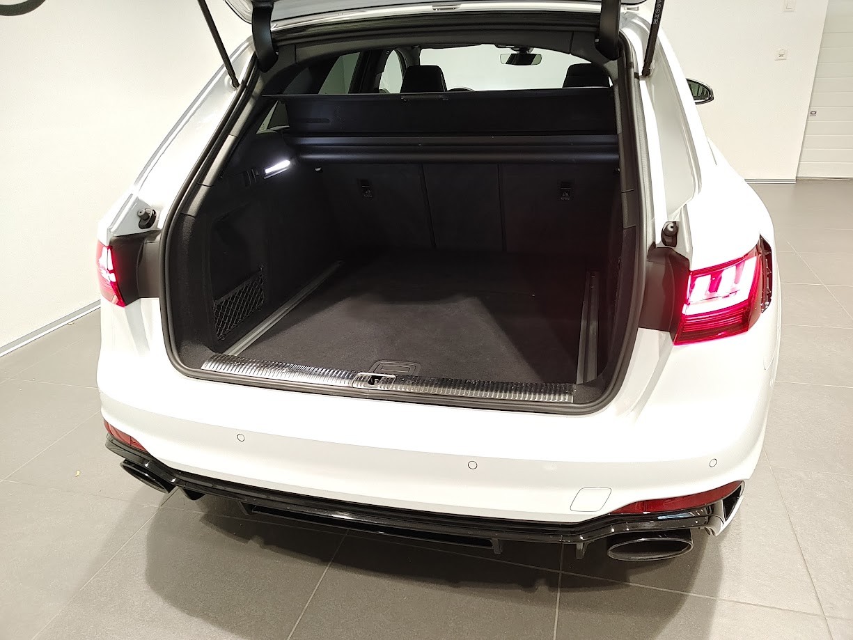 AUDI RS4 Avant quattro tiptronic-image-12