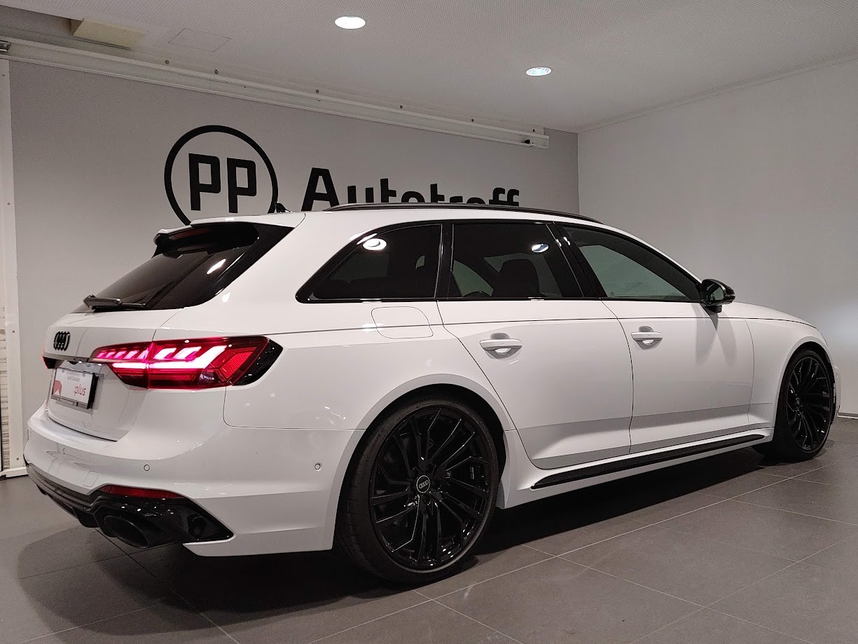 AUDI RS4 Avant quattro tiptronic-image-13