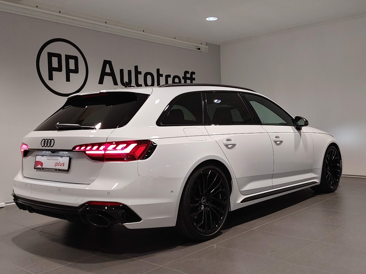 AUDI RS4 Avant quattro tiptronic-image-14