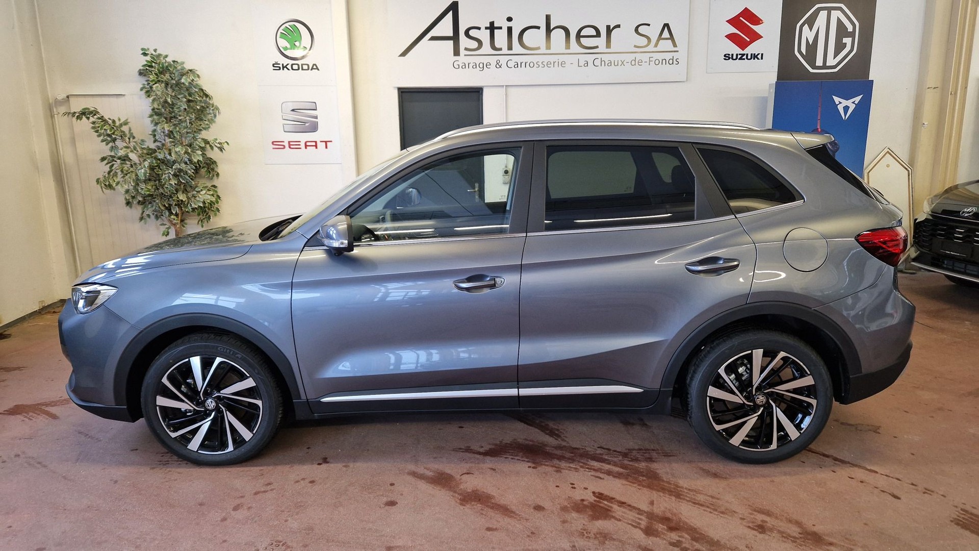 MG ZS 1.5 HEV Luxury-image-1