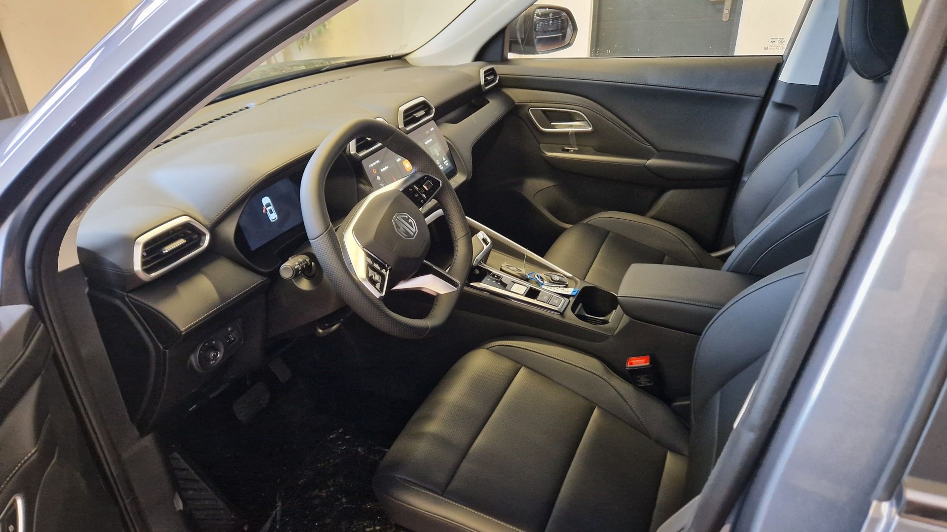 MG ZS 1.5 HEV Luxury-image-10