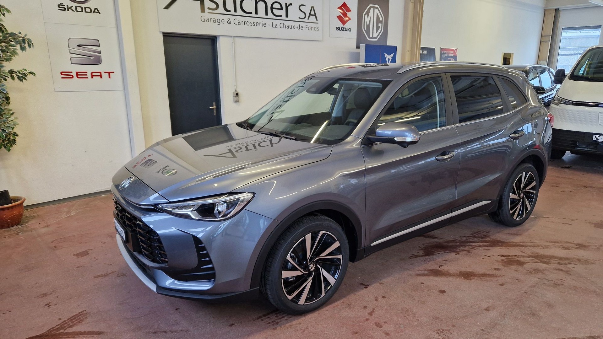 MG ZS 1.5 HEV Luxury-image-0