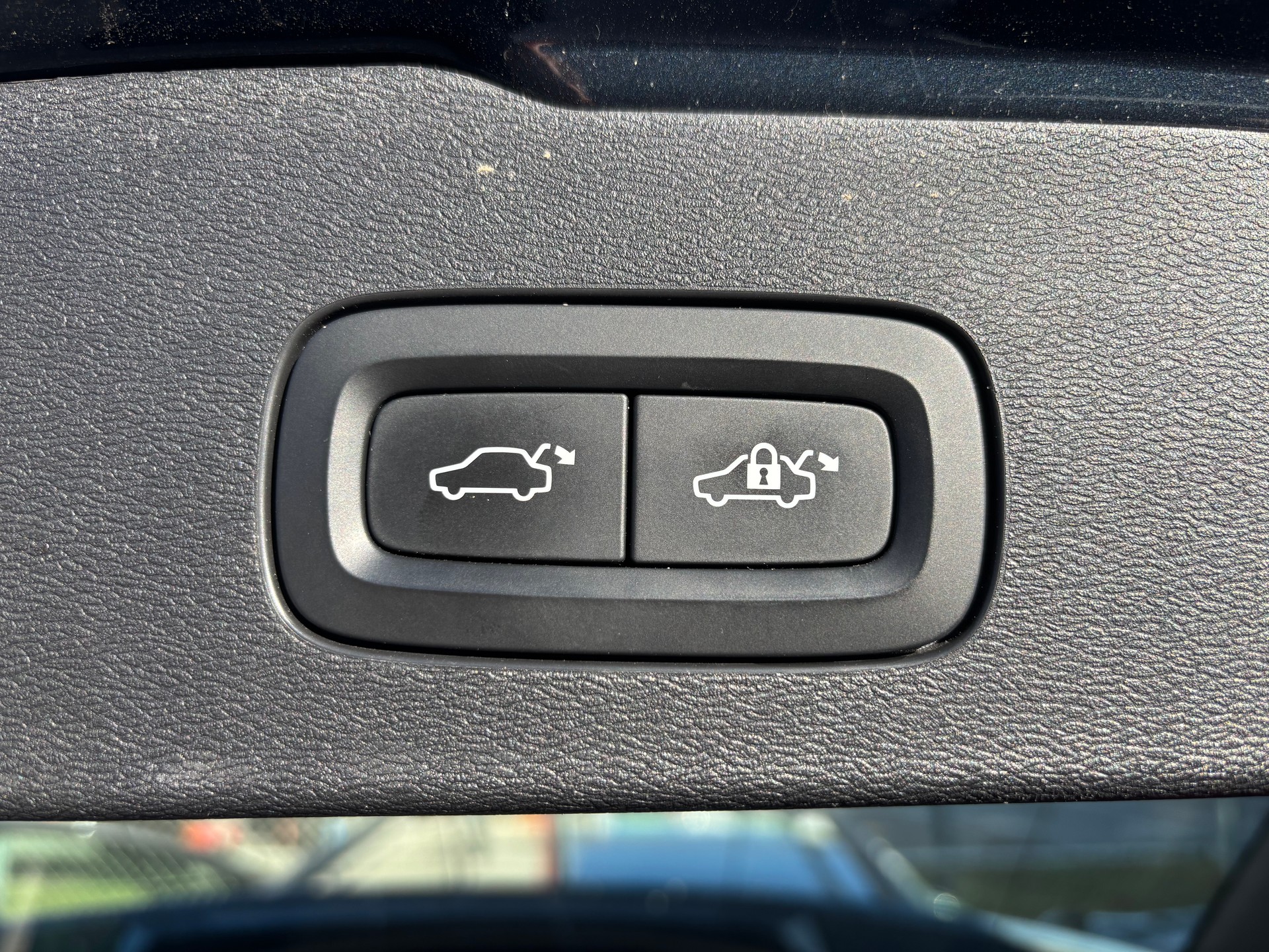 VOLVO V60 D4 Momentum Geartronic-image-19