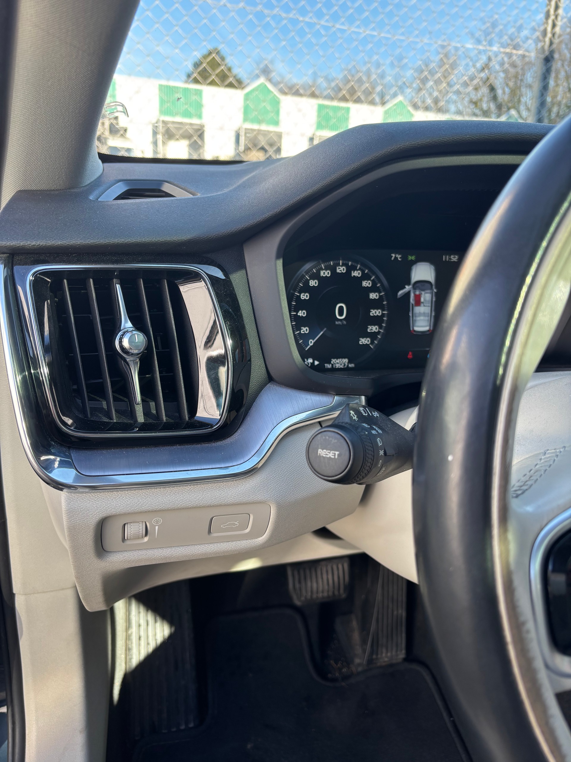 VOLVO V60 D4 Momentum Geartronic-image-12