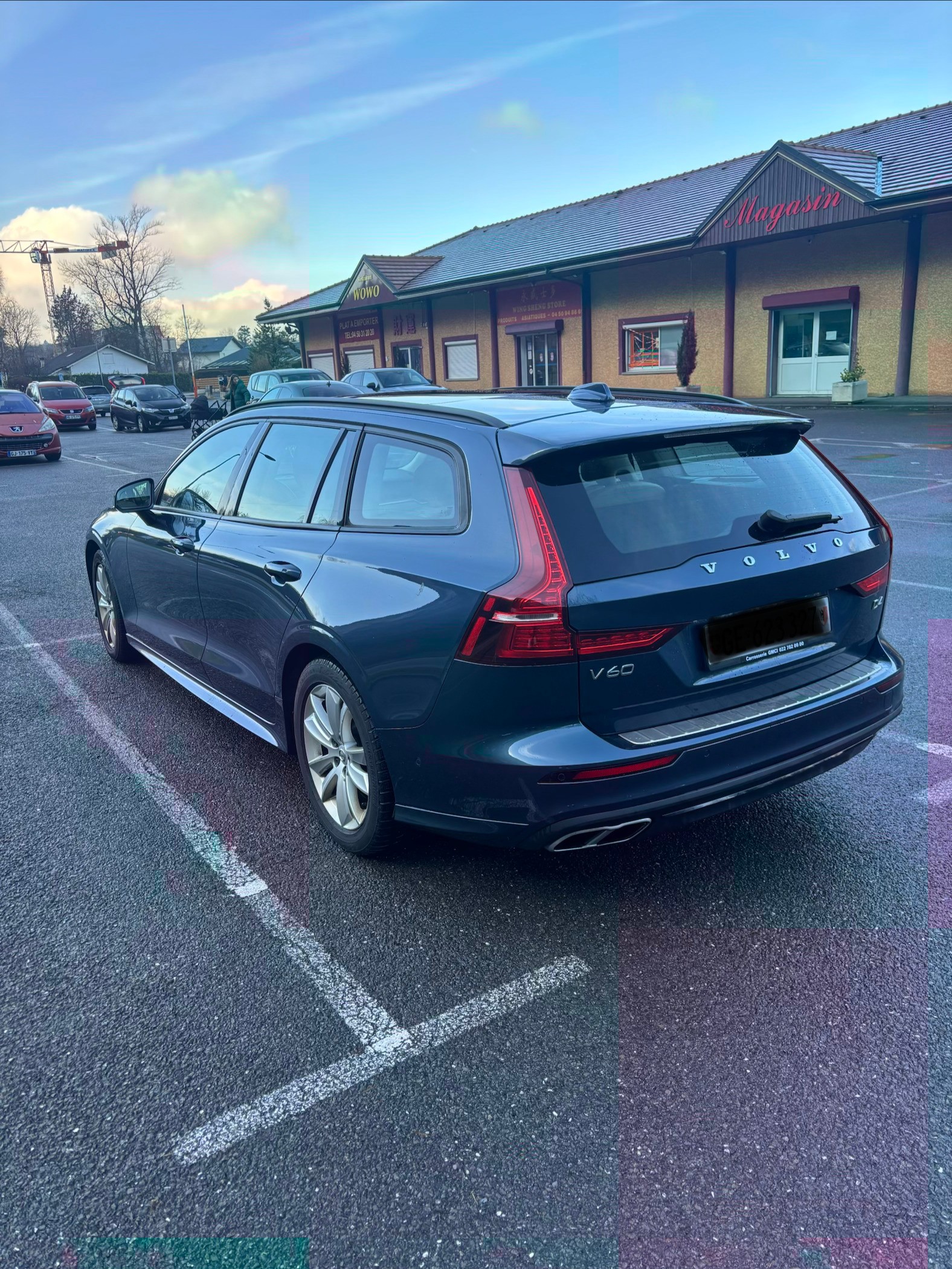 VOLVO V60 D4 Momentum Geartronic-image-8