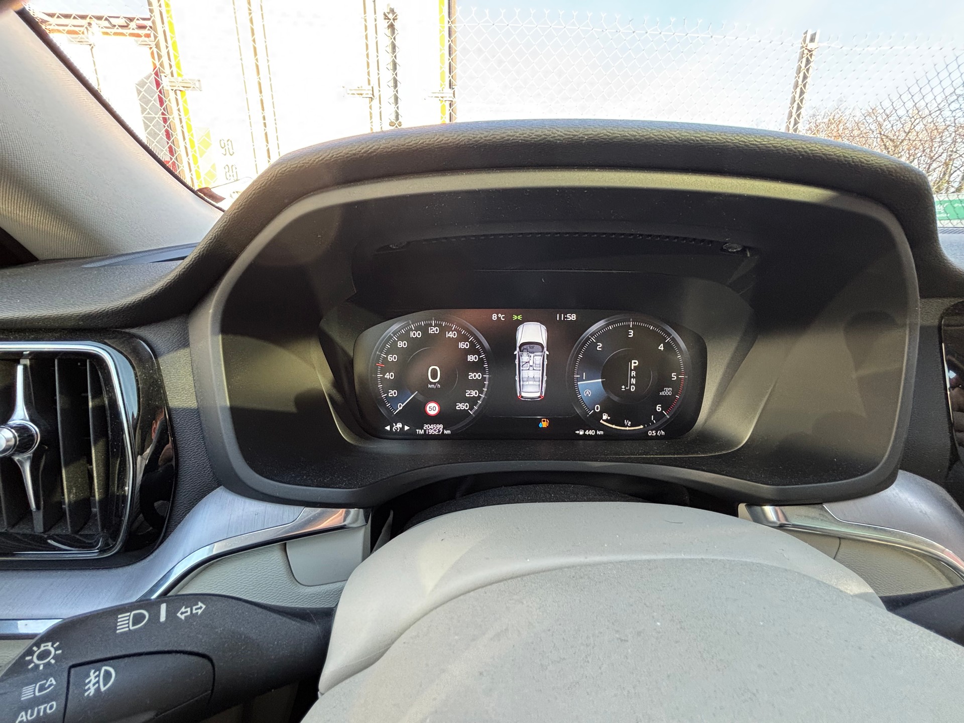 VOLVO V60 D4 Momentum Geartronic-image-11