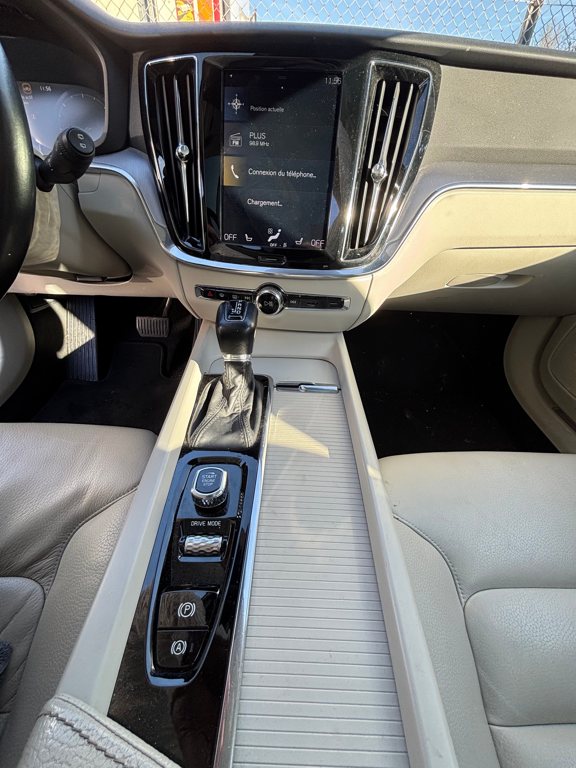 VOLVO V60 D4 Momentum Geartronic-image-13