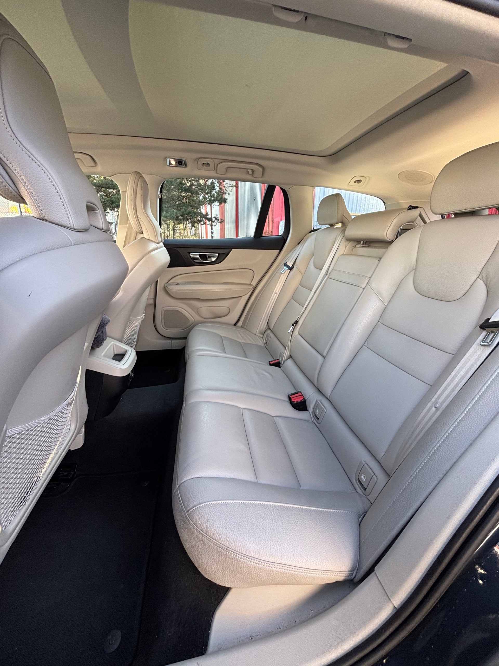 VOLVO V60 D4 Momentum Geartronic-image-17