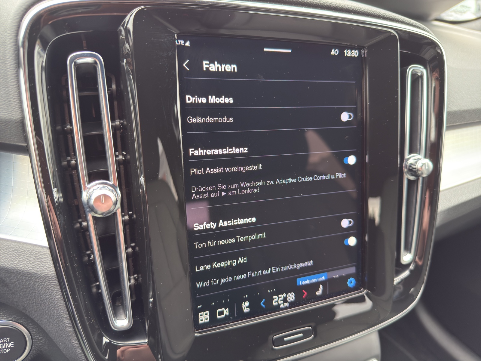 VOLVO XC40 2.0 B3 MH Core .-image-14