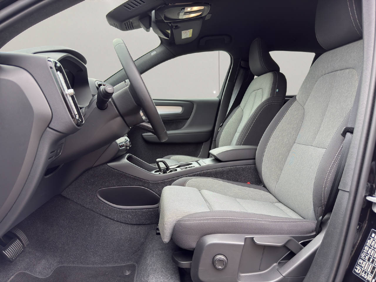 VOLVO XC40 2.0 B3 MH Core .-image-13
