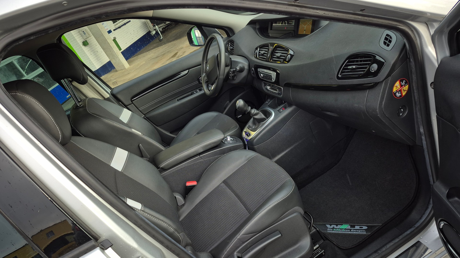 RENAULT Scénic 1.2 16V Turbo Swiss Edition-image-1